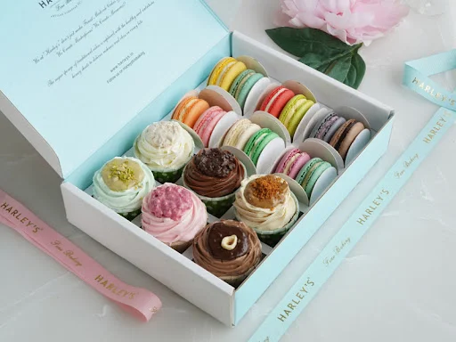 Pack Of 6 Crocante Cupcakes And 12 Macarons