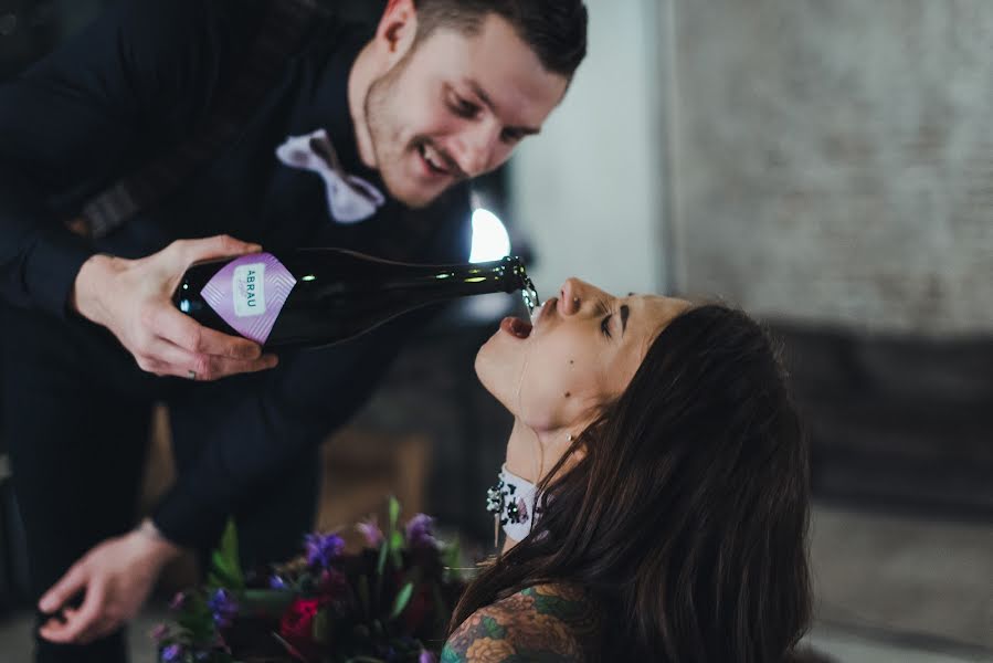 Fotógrafo de casamento Alya Malinovarenevaya (alyaalloha). Foto de 17 de janeiro 2018