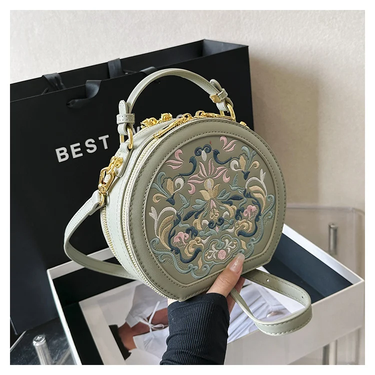 Sac bandoulière femme, style chinois artistique et tendance, texture avancée, idéal pour transporter vos essentiels avec élégance et originalité.