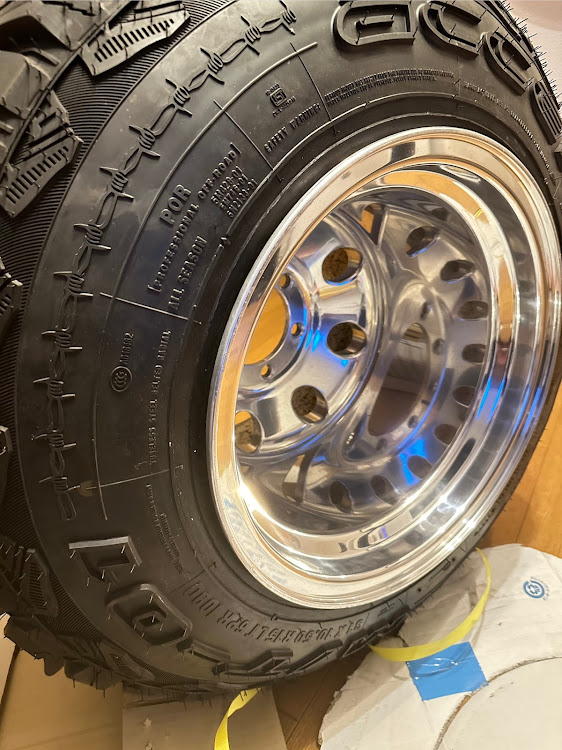 ハイラックスサーフのホイール交換・マフラー加工・近況報告に関するカスタム事例の投稿画像2枚目