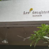 Lee & daughters 李氏商行