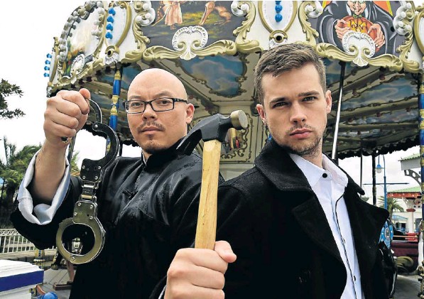 Escapologist Li Lau and mentalist Brendon Peel have joined forces for ‘Carnival Sideshow’ at the National Arts Festival