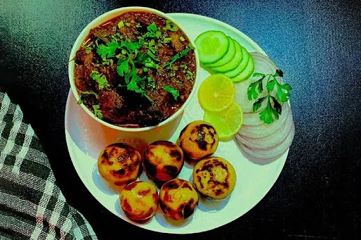 Mini Litti With Dehati Chicken & Salad