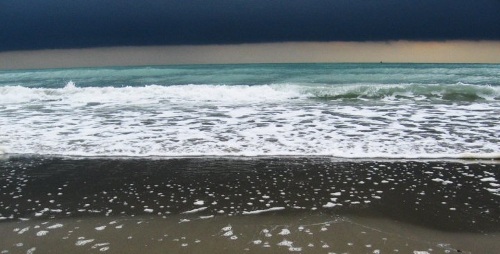 Cielo, mare, schiuma, sabbia. di Giugggiola