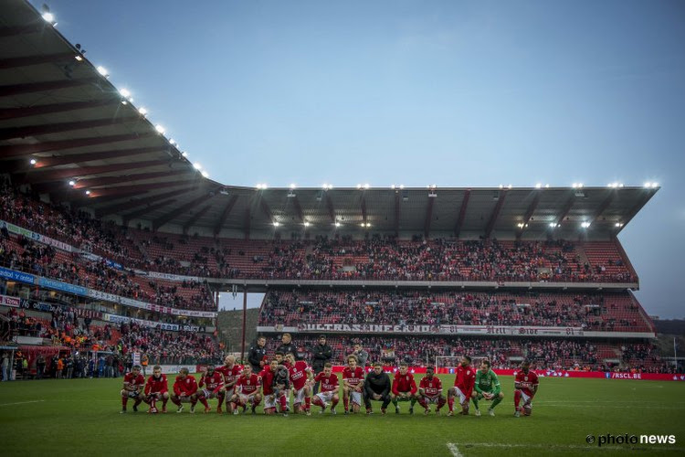 Les joueurs du Standard chantent aussi fort que leurs supporters en stage