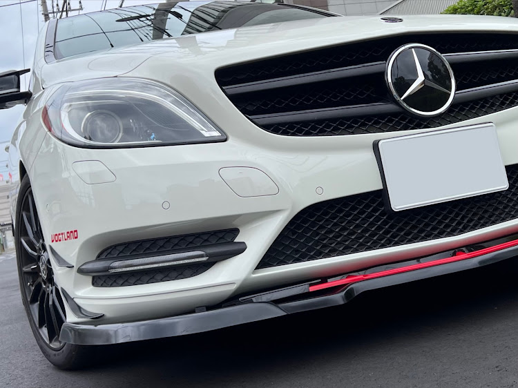 Bクラスのリップスポイラー・愛車の差し色・そのままでは付きません・テールランプのこだわりに関するカスタム事例の投稿画像1枚目