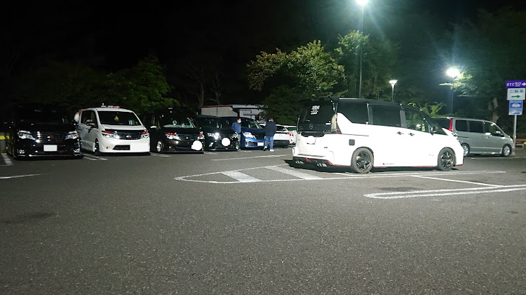 セレナのセレナ愛好会・東北定例会・１７００００キロには希望をもらいました笑・さすがに夜は冷えますね。・また皆さんお会いしましょうに関するカスタム事例の投稿画像2枚目