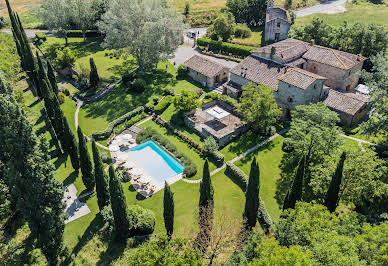 Corps de ferme avec jardin et piscine 7