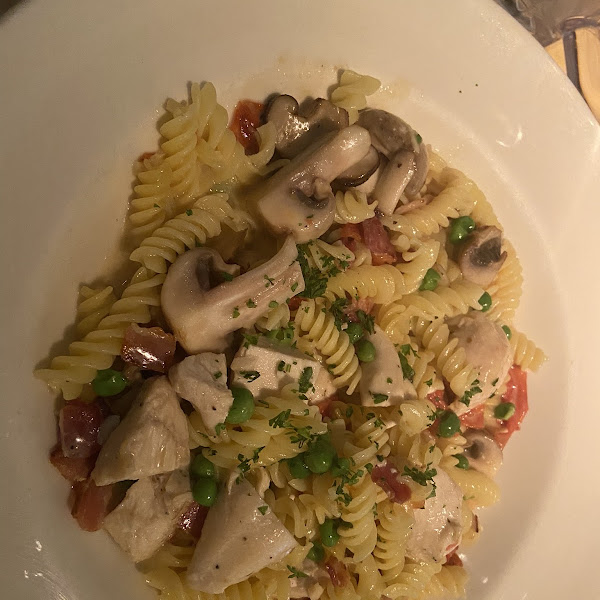 Pasta with chicken & roasted garlic