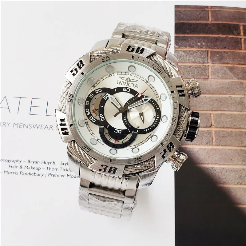 Herenhorloge voor dagelijks gebruik. Elegant, waterdicht, met chronograaf en roestvrijstalen armband. Voor een stijlvolle en precieze tijdmeting.