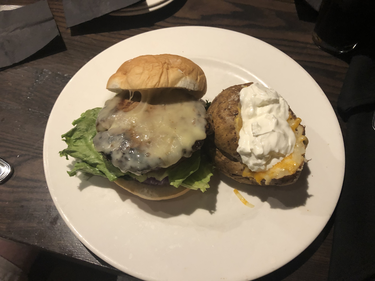 Regular burger with pepperjack cheese and a great gf bun!! Most sides but fries were gf!