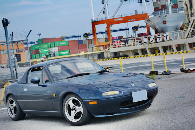 ロードスターのEUNOS・B2リミテッド・3本スポークラヴァー・oni2・霞ヶ浦に関するカスタム事例の投稿画像1枚目