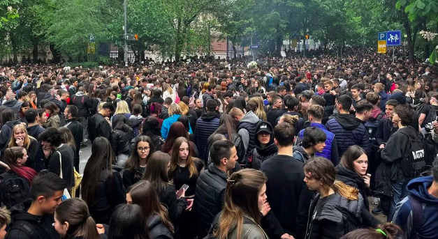 Thousands of people, mainly pupils from other Belgrade schools, converged on the school