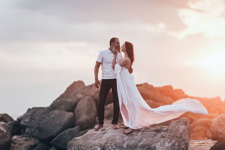 Fotógrafo de casamento Alya Kulikova (kulikovaalya). Foto de 25 de junho 2022