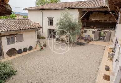 Corps de ferme avec jardin et piscine 5