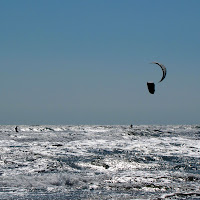 Volare sull'acqua con il sole sulla pelle e il vento tra i capelli di 