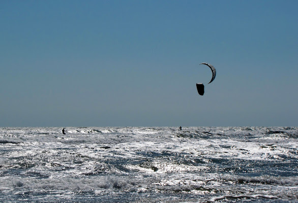 Volare sull'acqua con il sole sulla pelle e il vento tra i capelli di romano