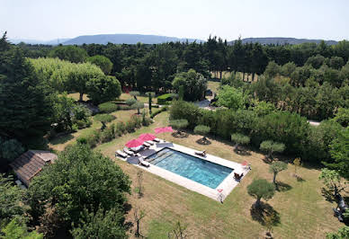 Propriété avec piscine et jardin 2