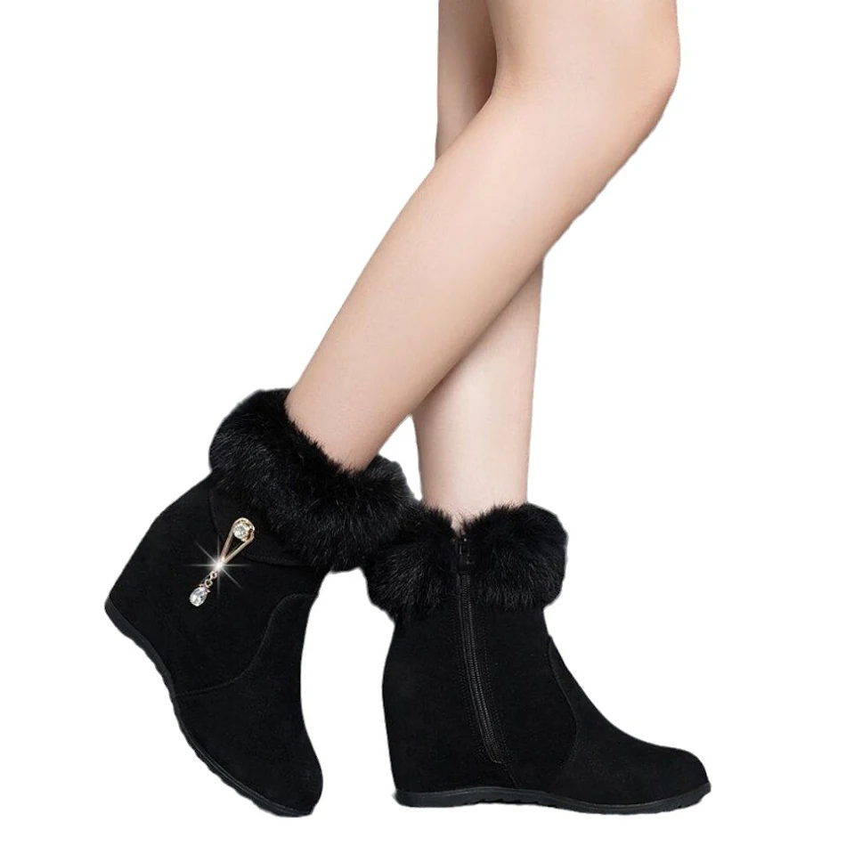 Bottes de neige femme avec semelles rehaussantes Gagnez en hauteur et en confort cet hiver avec ces bottes élégantes et pratiques