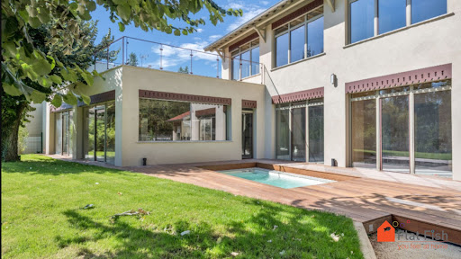 House with pool and garden 2