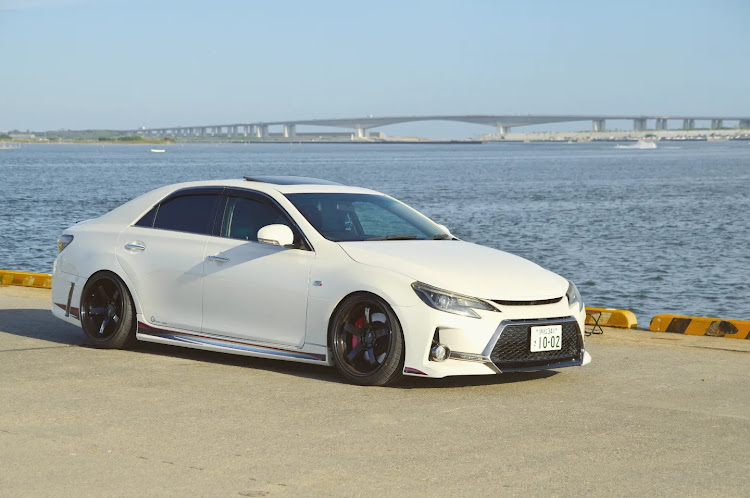 マークX G'sのマークX・GRX130・ADVAN Racing・サンルーフ・ドライブに関するカスタム事例の投稿画像1枚目