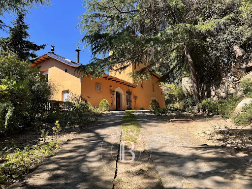 Property with pool 3