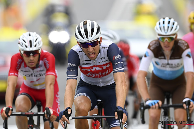 Nederlander had heel wat last van de slechte weersomstandigheden in de Tour de France: "Ik voelde mijn armen en benen niet meer"