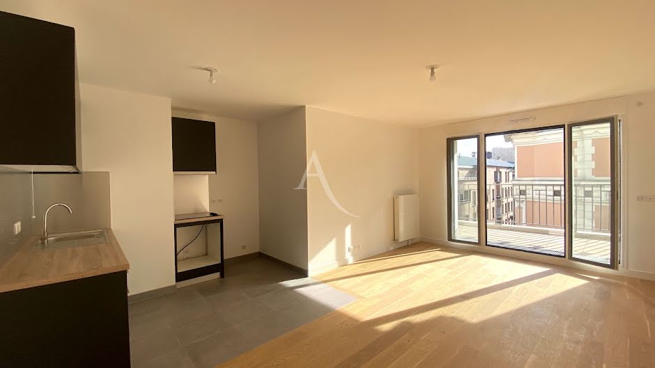 Location  appartement 4 pièces 82.14 m² à Clichy (92110), 2 370 €