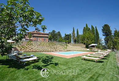 Villa with pool and garden 5