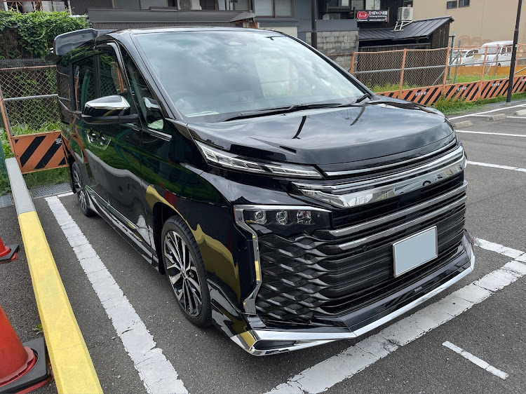 ヴォクシーの洗車・熱中症に気をつけて!!・暑い、、暑いぞおおお！！・写活に関するカスタム事例の投稿画像1枚目