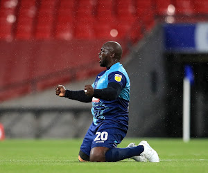 🎥 Geweldig! Kolos Akinfenwa (102 kg) promoveert: "Enige die me mag bellen is Klopp!" En dan gebeurt dit...