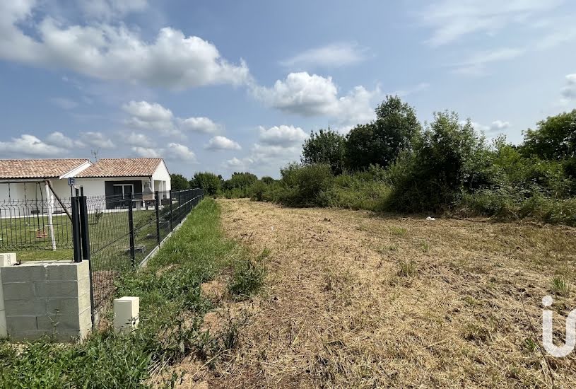  Vente Terrain à bâtir - 800m² à Saint-Yzan-de-Soudiac (33920) 