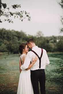 Fotografo di matrimoni Anna Mischenko (greenraychal). Foto del 27 marzo 2019