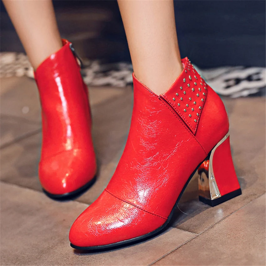 Botas de tacón grueso y alto para mujer con terciopelo, confort y estilo. Ideales para invierno, elegantes y abrigadas.