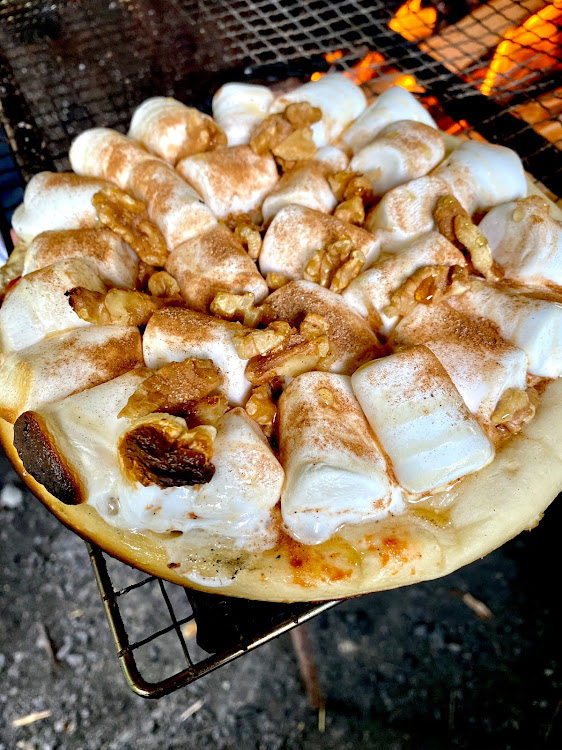 ヴェゼルのヴェゼルオフロード仕様・BBQは楽しい・ナイトオフでのひとコマ・クリスマスツリーが綺麗に関するカスタム事例の投稿画像7枚目