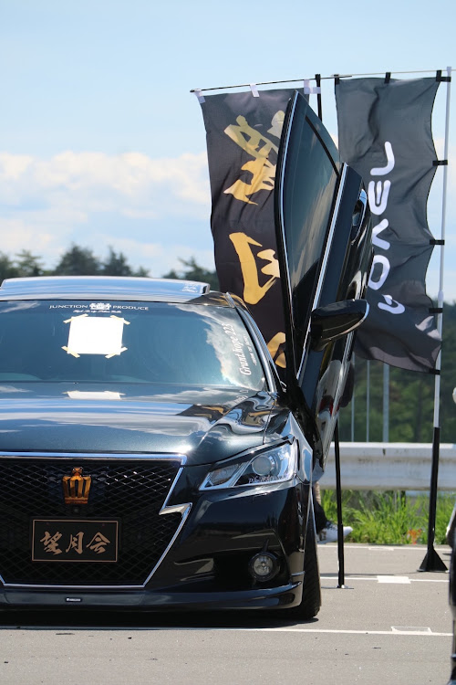 クラウンアスリートの低そうで低くない少し低い車・車高が高いなァ〜・恋のぼり・清水マリンパークで会いましょう・スイーツニスタ🍰🍮🍨に関するカスタム事例の投稿画像3枚目