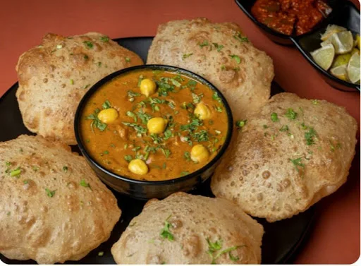 Poori Chole(5 Pcs)