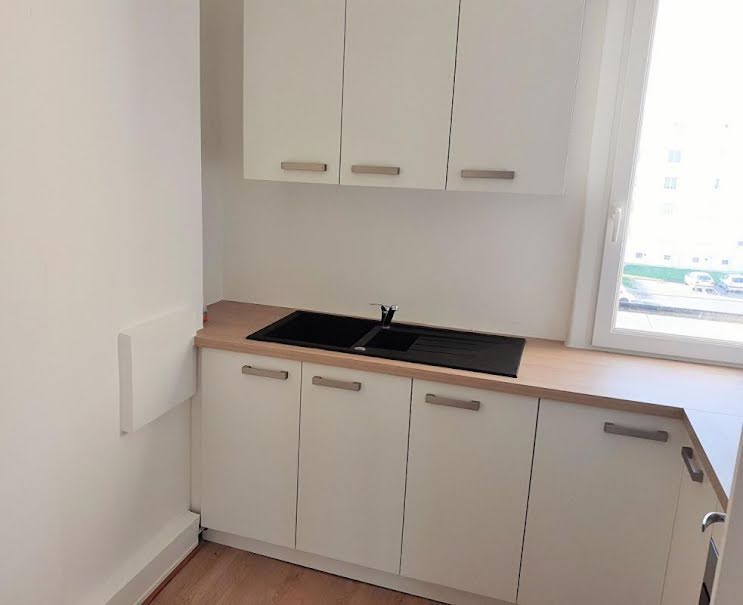 Location  appartement 4 pièces 67 m² à Chauny (02300), 625 €