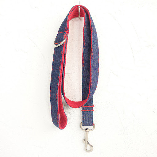 Title 5, Dog collar and traction rope set providing cont...