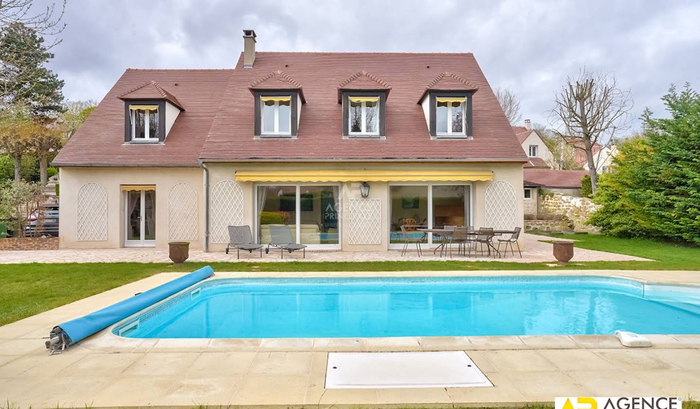 Maison avec piscine et terrasse Le Mesnil-le-Roi