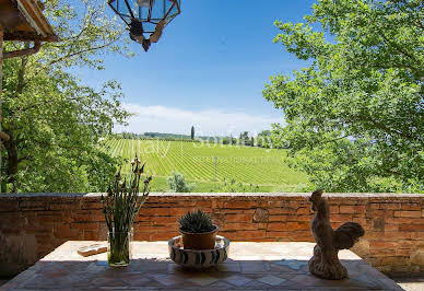 Farmhouse with garden 2