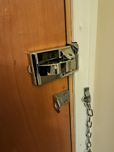 Ingersoll lock,  chrome replacement backbox fitted.