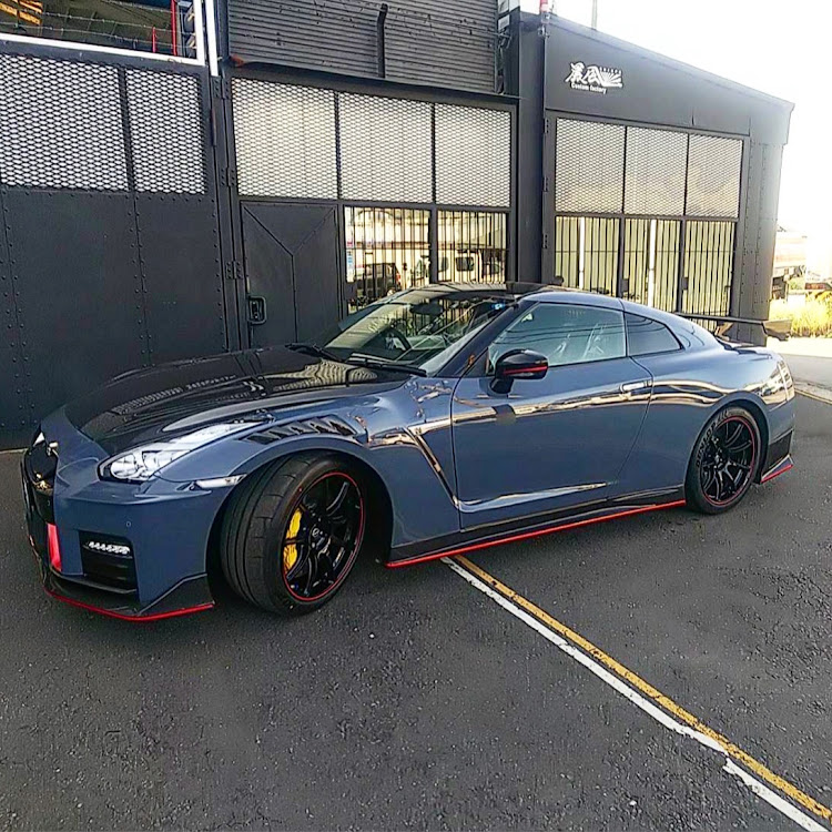 NISSAN GT-RのGTR 35 NISMO・ステルスグレー・GTR・熱中症に気をつけて!!・猛暑に関するカスタム事例の投稿画像1枚目