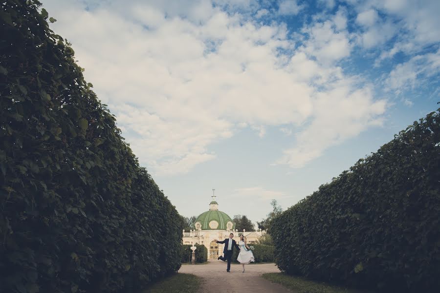 Wedding photographer Yana Slavinskaya (sentyabryaka). Photo of 25 June 2014