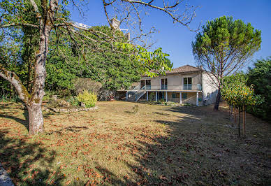 House with pool and garden 3