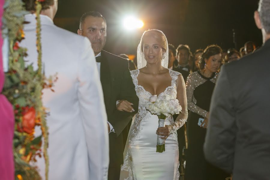 Fotógrafo de casamento Aram Hovsepian (aram). Foto de 24 de outubro 2018