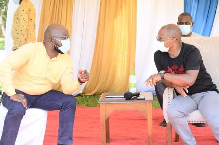 Kilifi county assembly speaker Jimmy Kahindi and Governor Amason Kingi during a meeting with MCAs in Kilifi on Saturday.