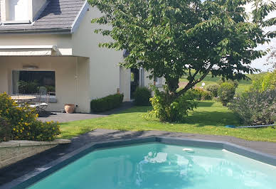 Maison avec piscine et terrasse 9