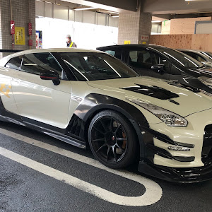 NISSAN GT-R