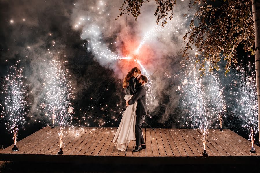 Fotógrafo de casamento Yulya Tomilina (juliatomilina). Foto de 16 de fevereiro 2023